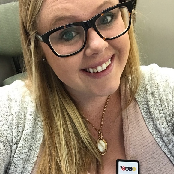 Meet your Posher, Stephanie - Picture 1 of 1